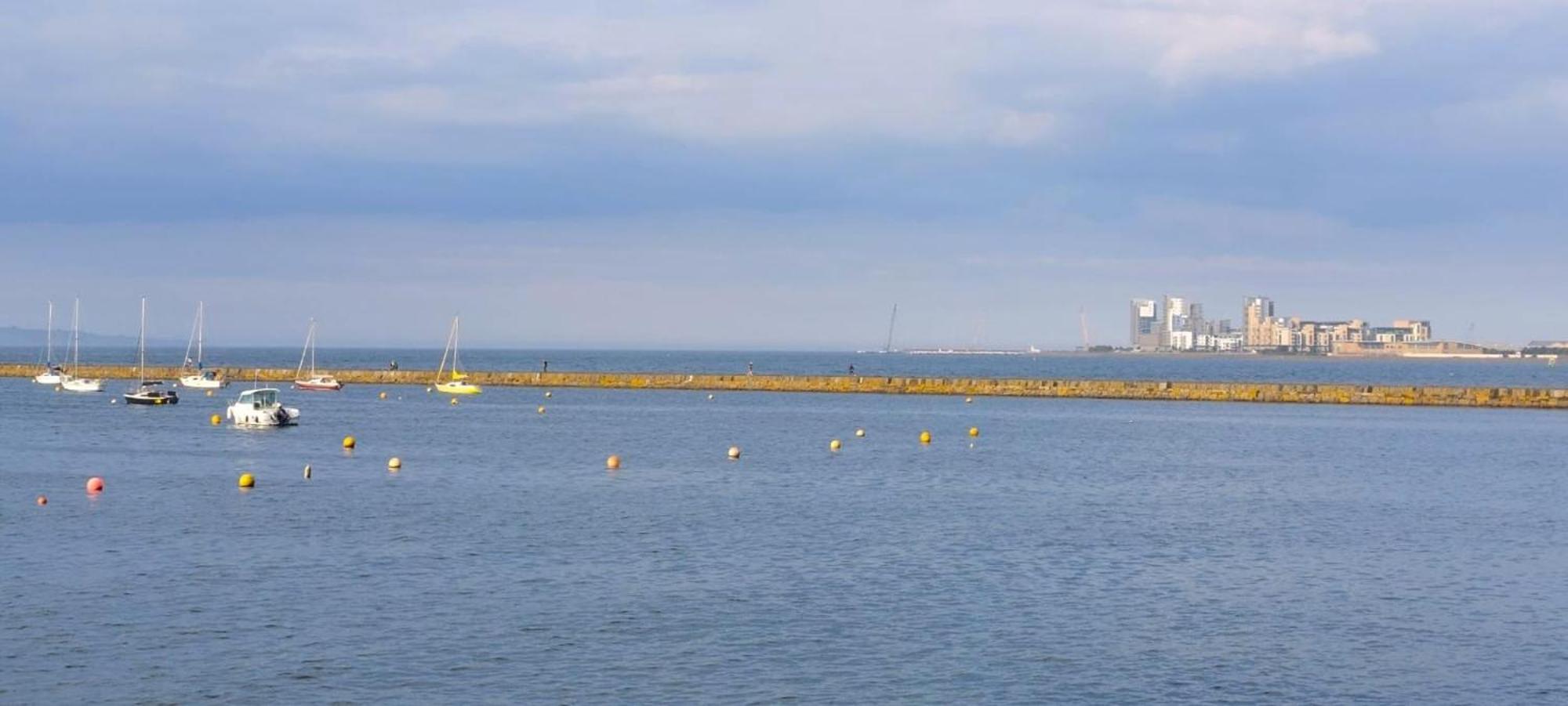 Lovely Sea Rooms, Easy Access To Centre & Airport Edinburgh Buitenkant foto